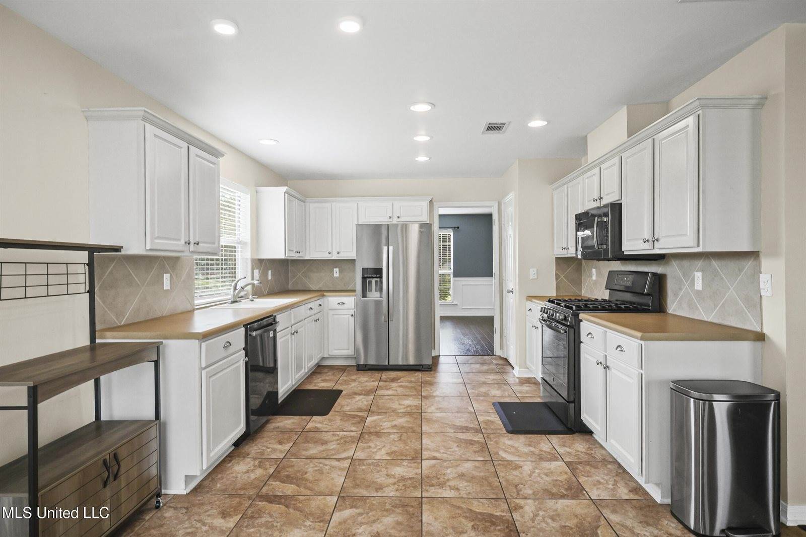 26 Lakeview Drive, Ocean Springs, MS 39564