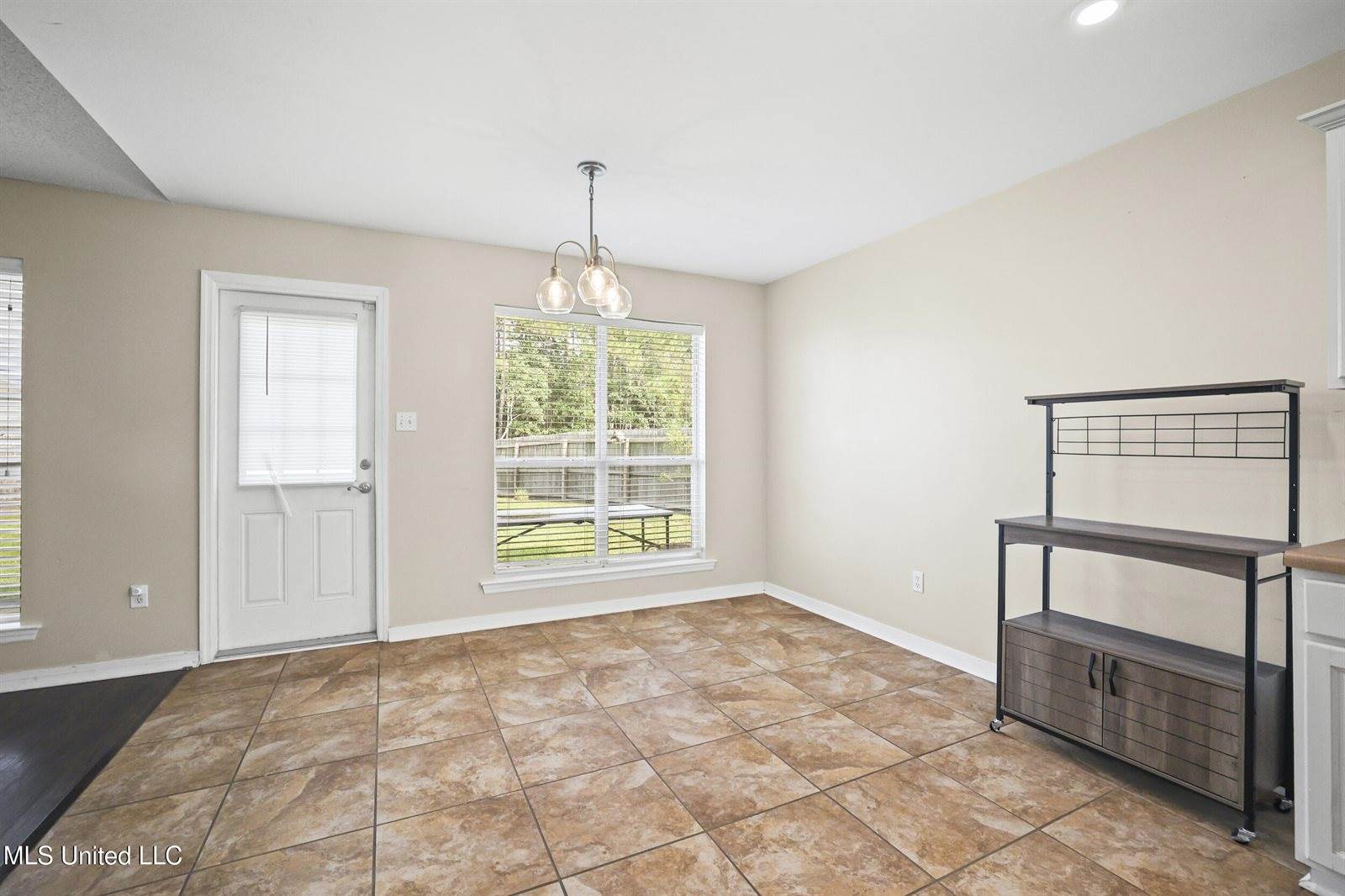 26 Lakeview Drive, Ocean Springs, MS 39564