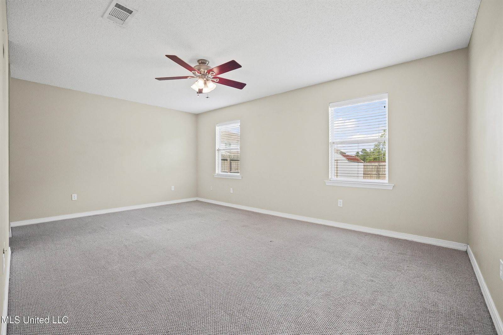 26 Lakeview Drive, Ocean Springs, MS 39564