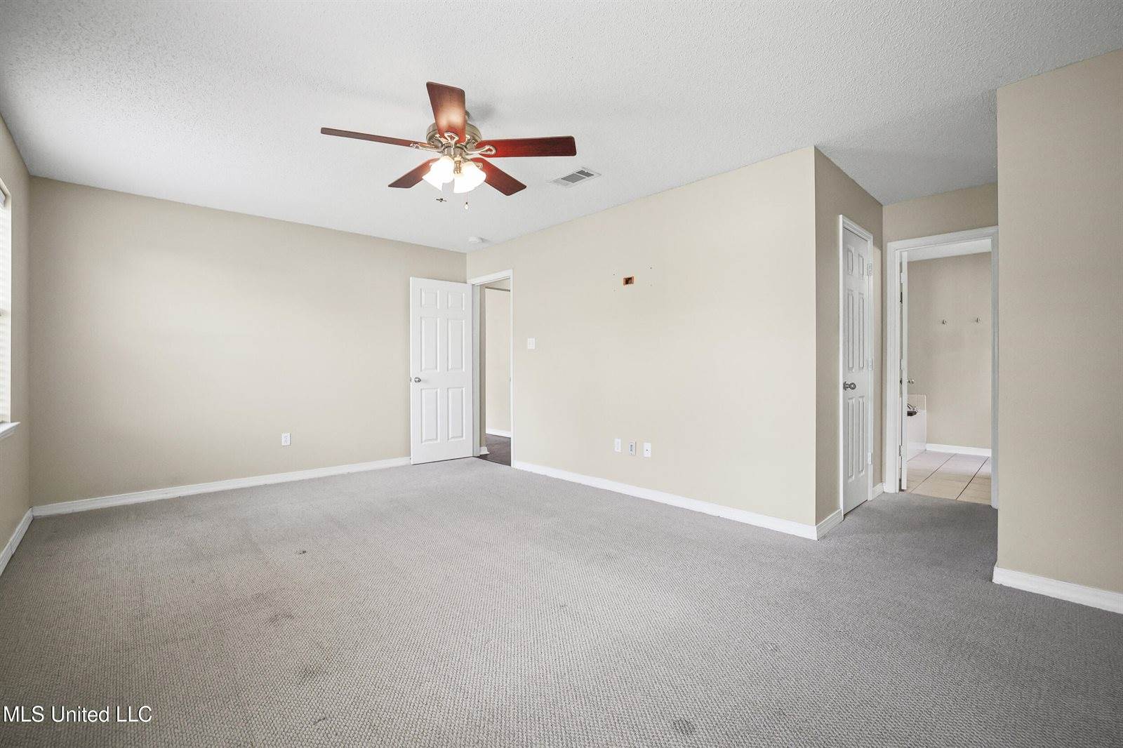 26 Lakeview Drive, Ocean Springs, MS 39564