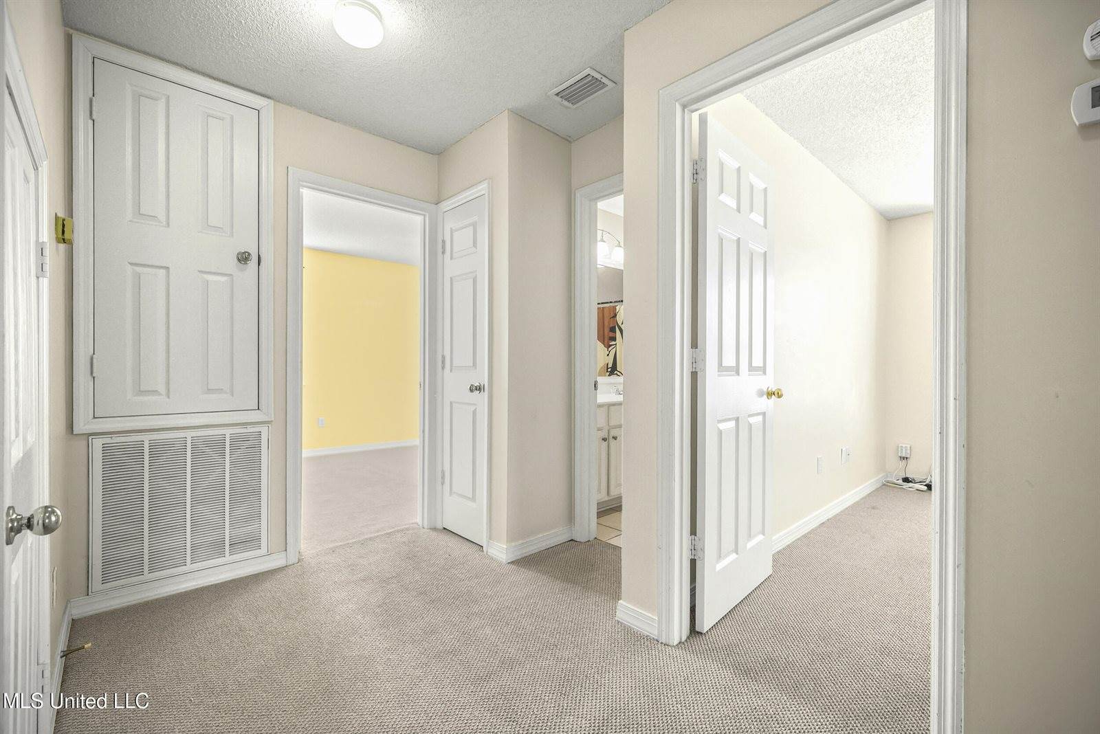 26 Lakeview Drive, Ocean Springs, MS 39564