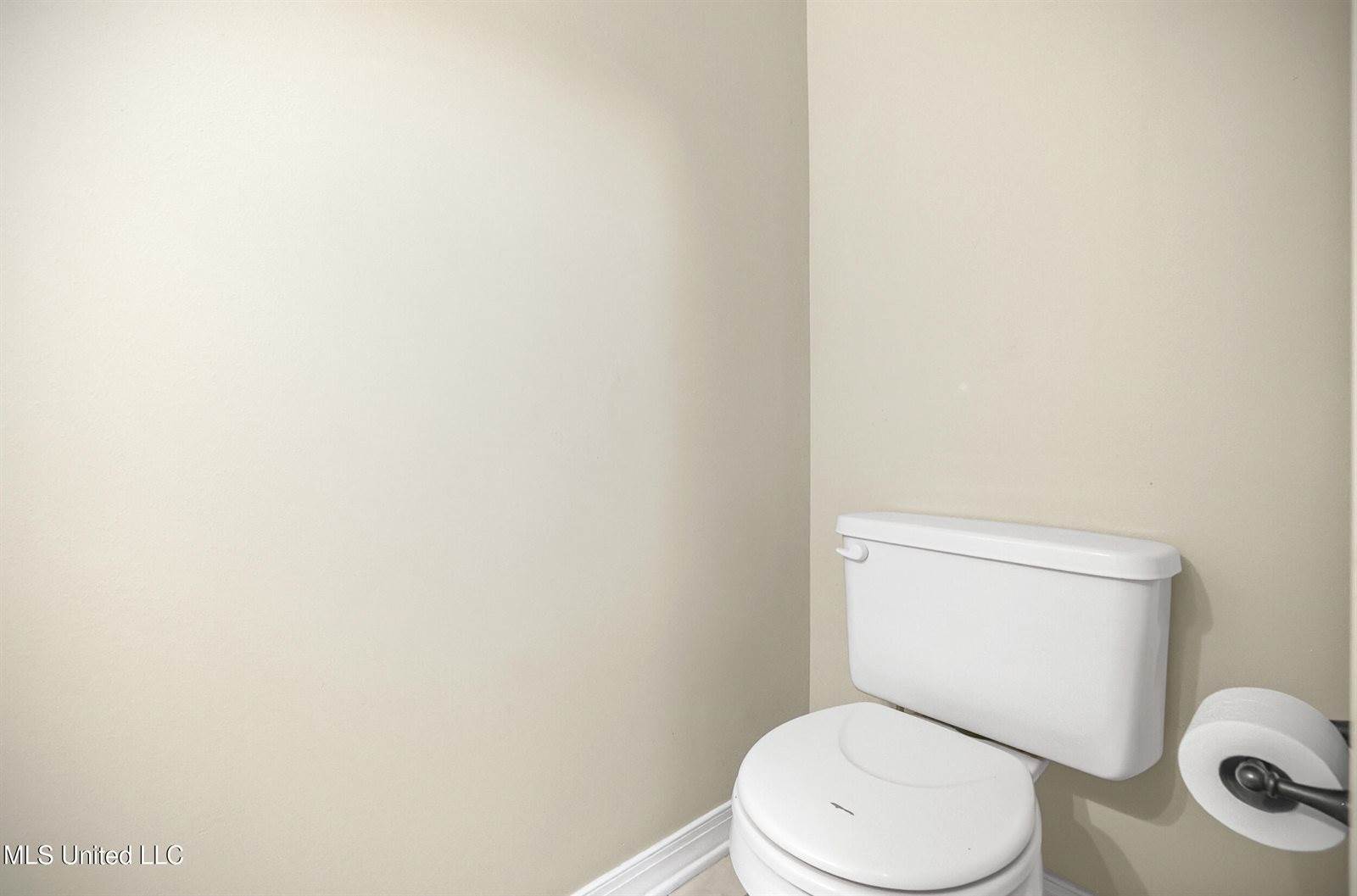 26 Lakeview Drive, Ocean Springs, MS 39564