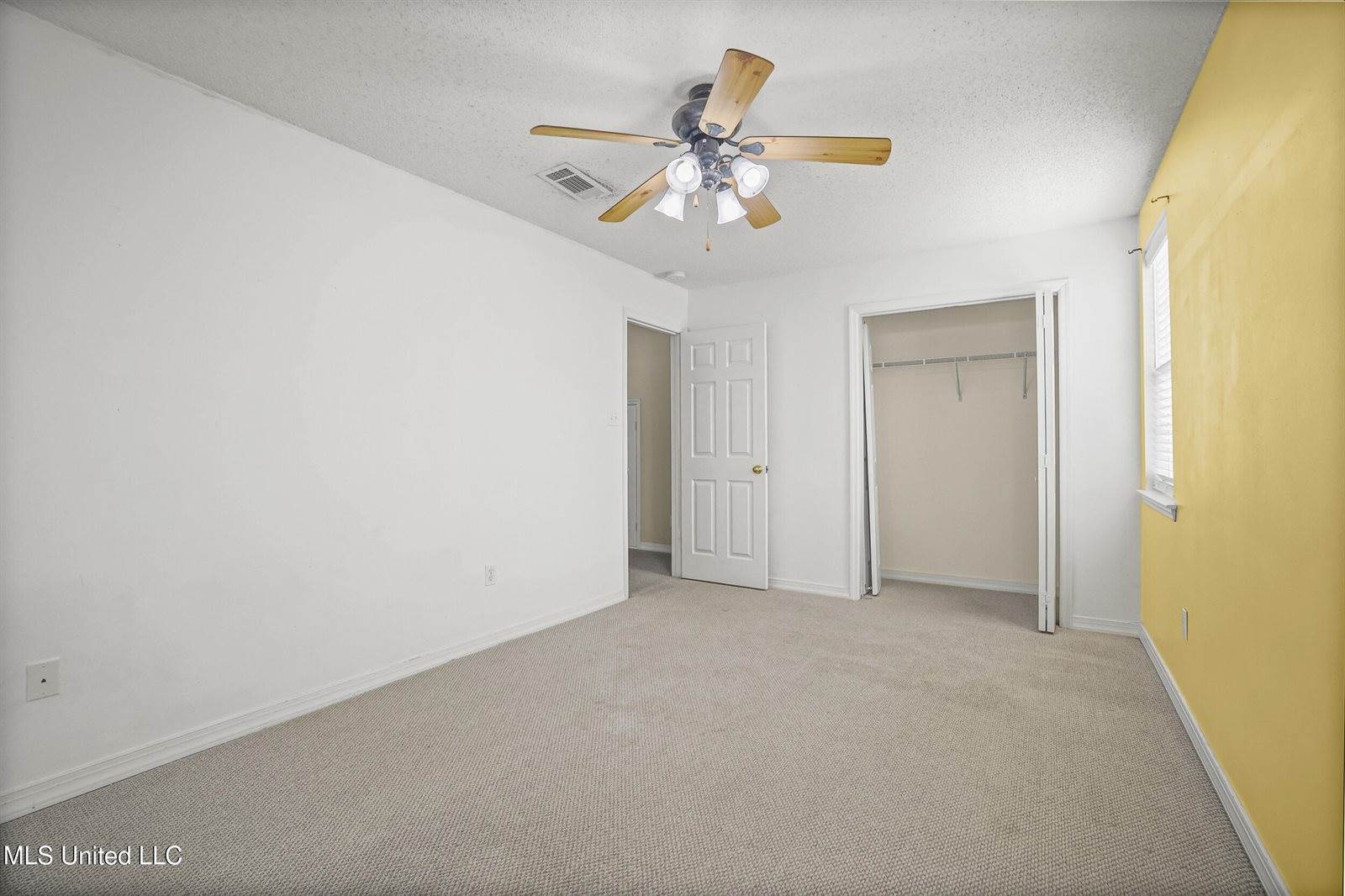 26 Lakeview Drive, Ocean Springs, MS 39564