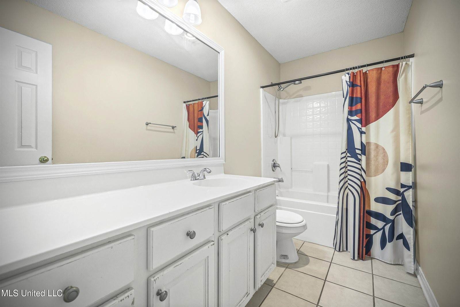 26 Lakeview Drive, Ocean Springs, MS 39564