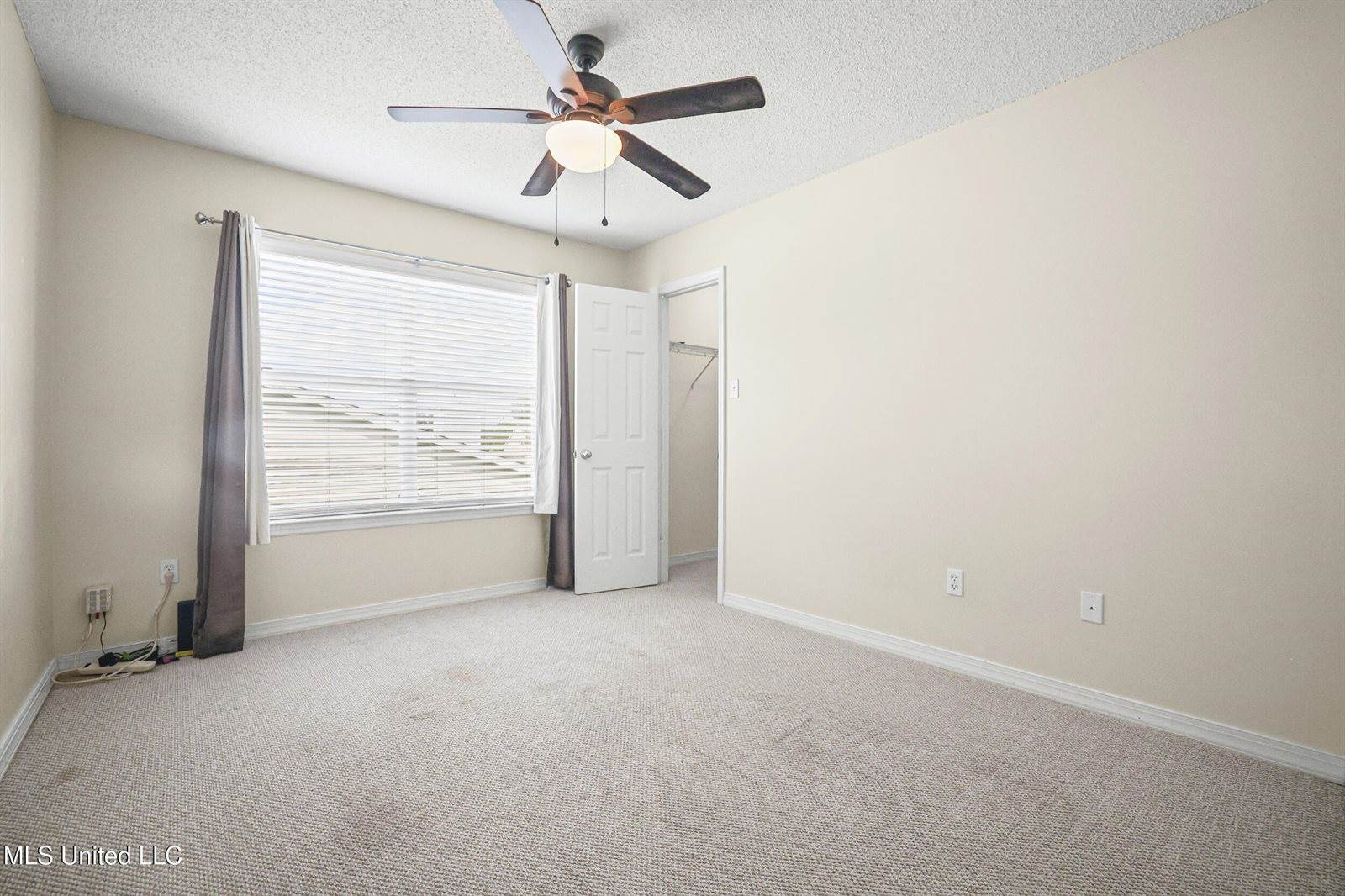 26 Lakeview Drive, Ocean Springs, MS 39564