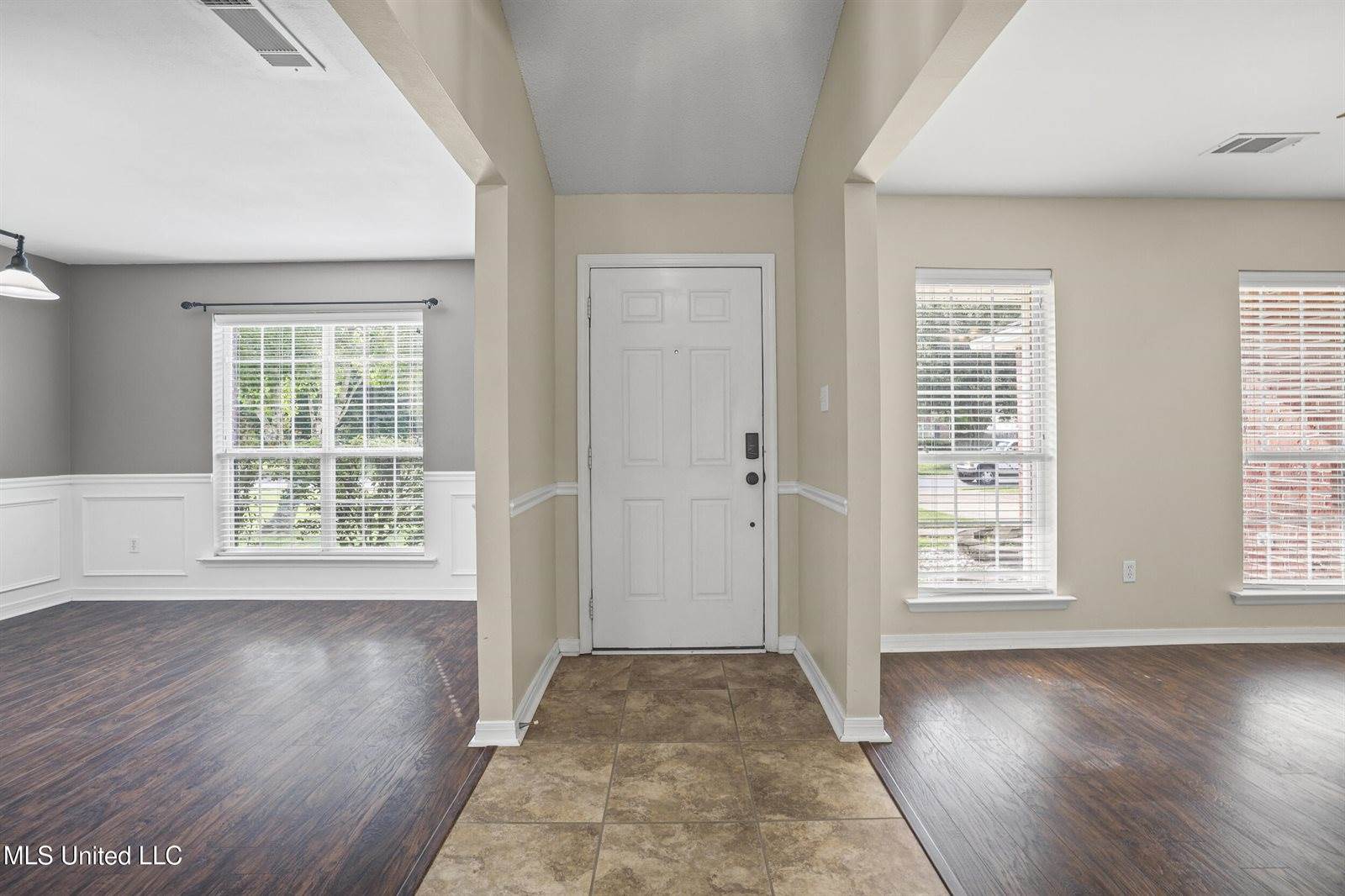 26 Lakeview Drive, Ocean Springs, MS 39564