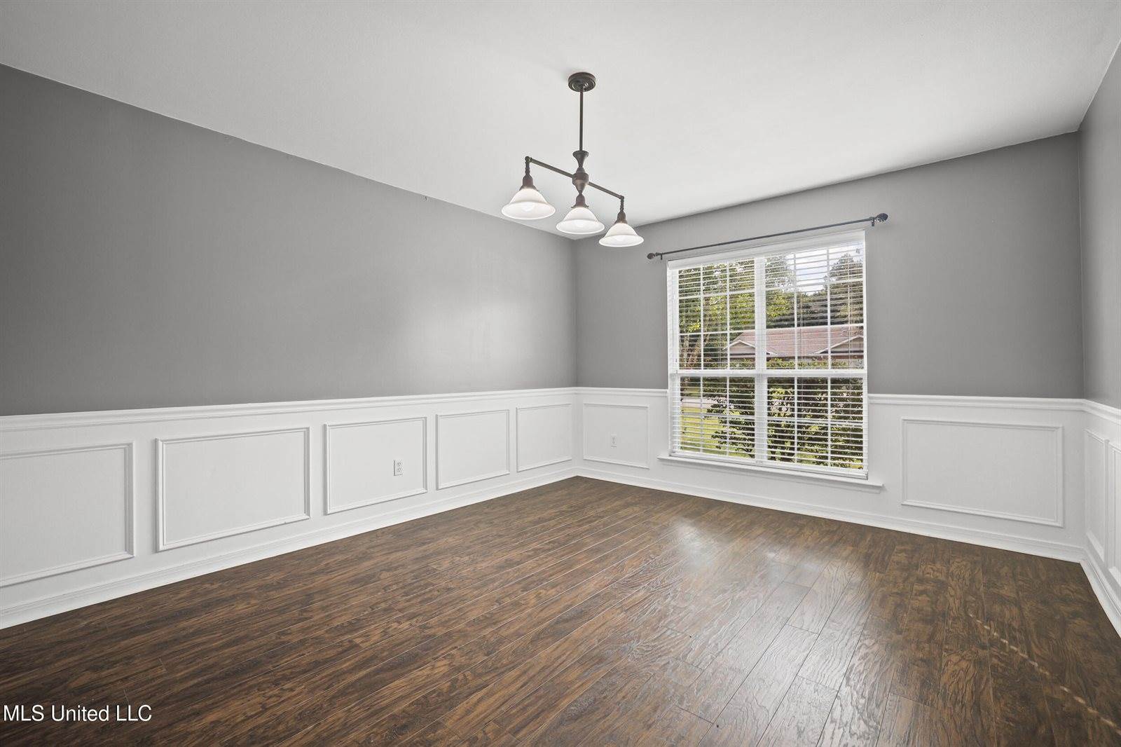 26 Lakeview Drive, Ocean Springs, MS 39564