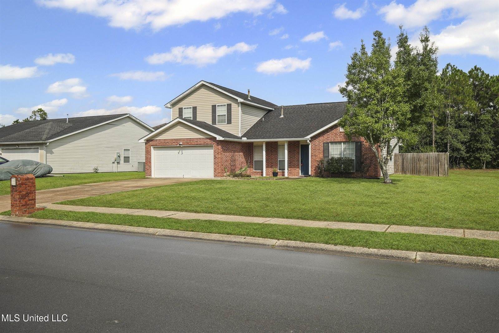 26 Lakeview Drive, Ocean Springs, MS 39564