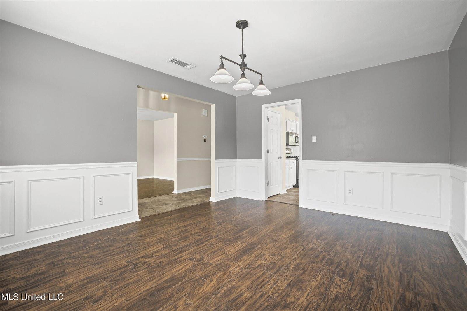 26 Lakeview Drive, Ocean Springs, MS 39564