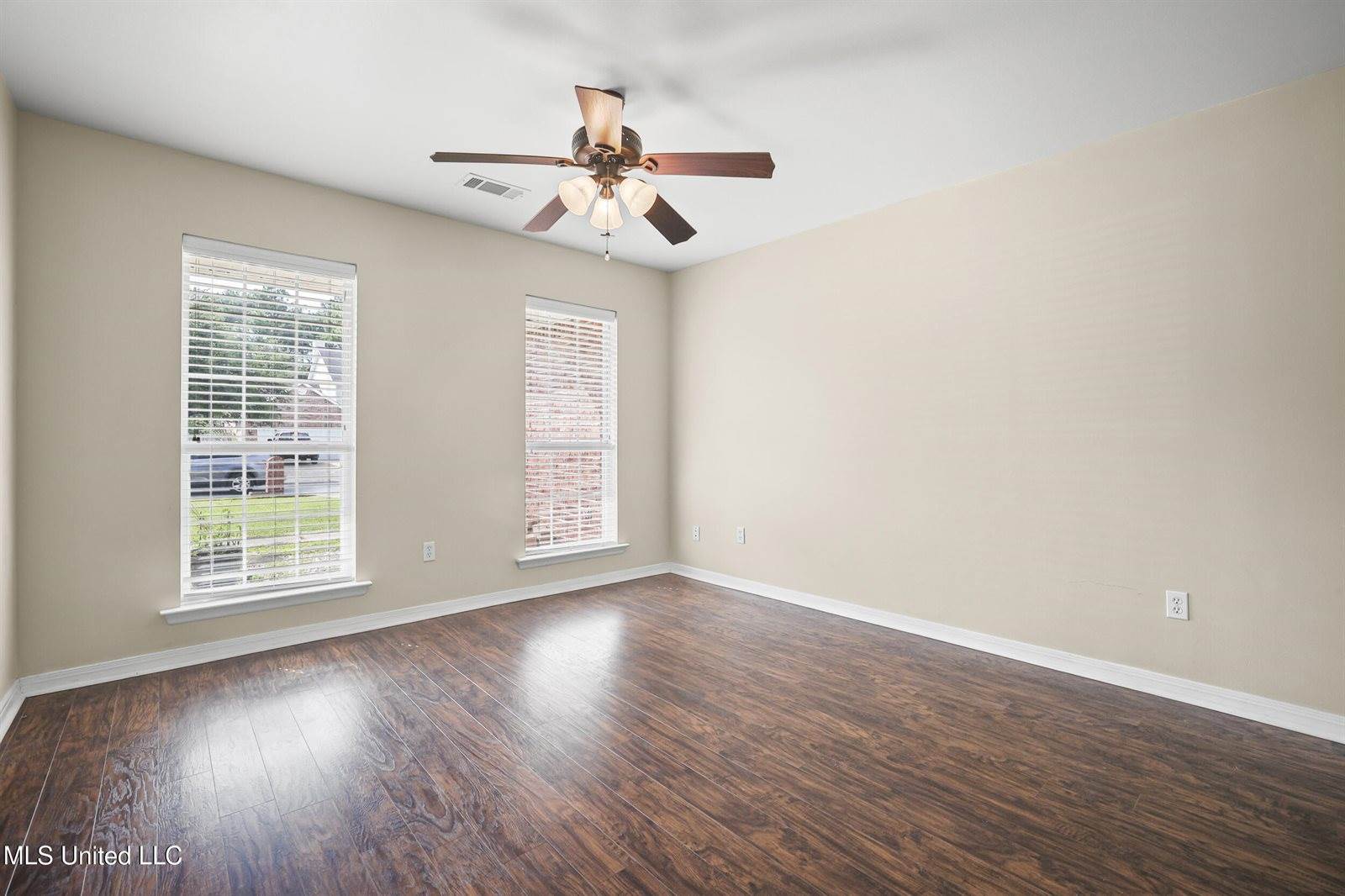 26 Lakeview Drive, Ocean Springs, MS 39564