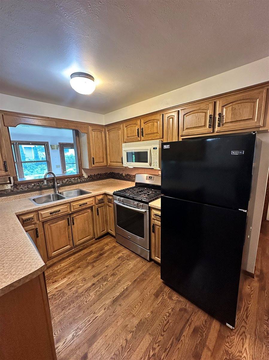 2564 Edgewood Lane, Green Bay, WI 54302