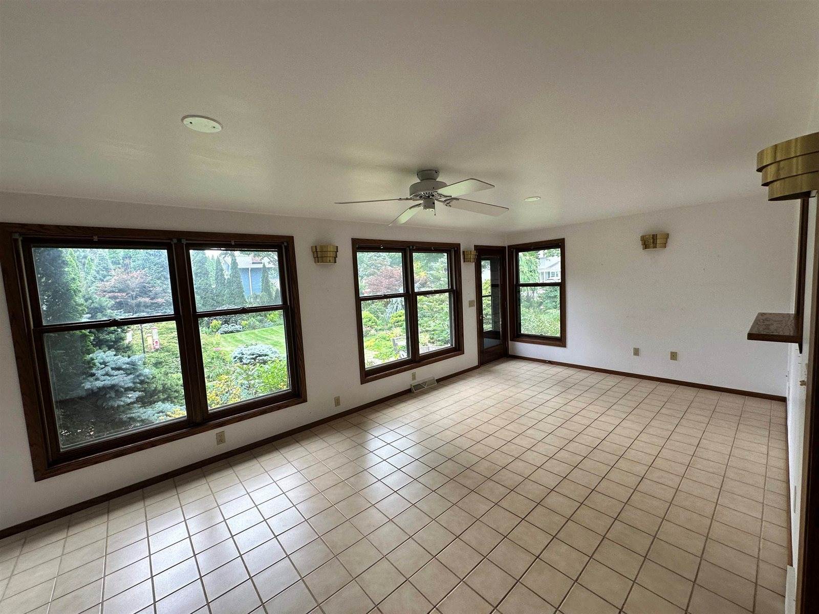 2564 Edgewood Lane, Green Bay, WI 54302