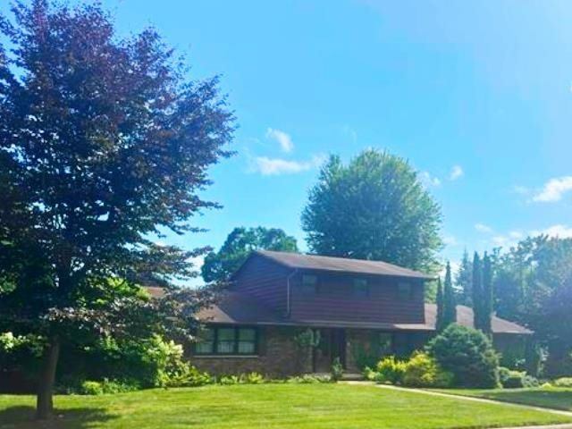 2564 Edgewood Lane, Green Bay, WI 54302