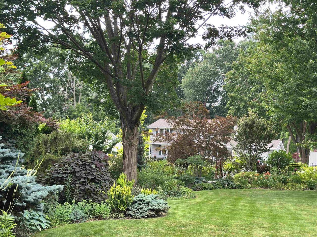 2564 Edgewood Lane, Green Bay, WI 54302