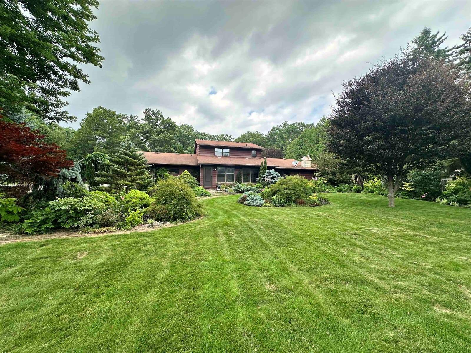 2564 Edgewood Lane, Green Bay, WI 54302