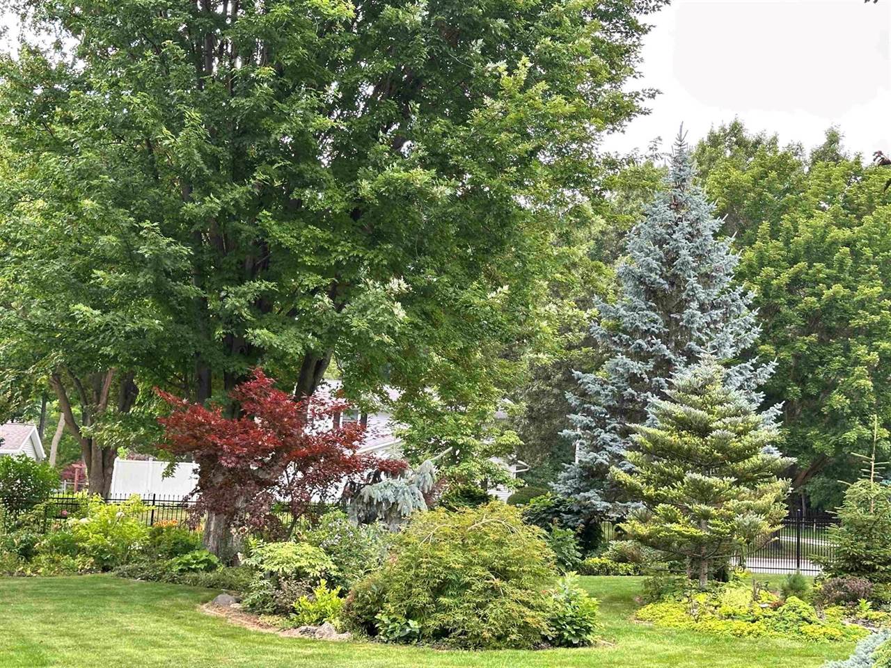 2564 Edgewood Lane, Green Bay, WI 54302