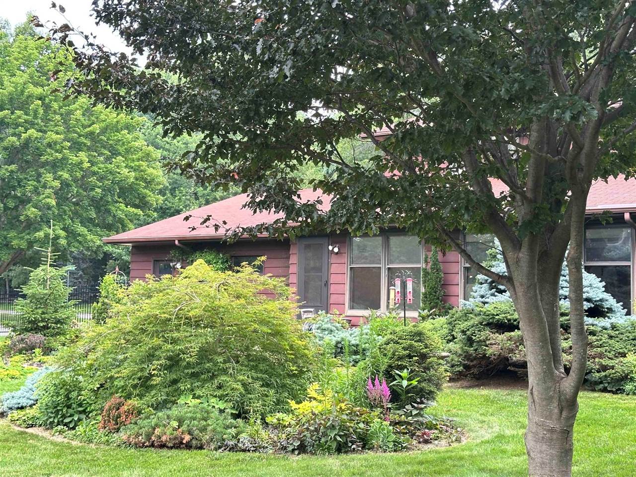 2564 Edgewood Lane, Green Bay, WI 54302