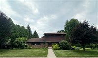 2564 Edgewood Lane, Green Bay, WI 54302