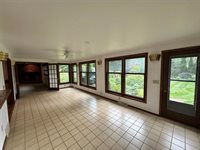 2564 Edgewood Lane, Green Bay, WI 54302