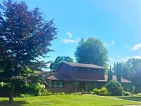 2564 Edgewood Lane, Green Bay, WI 54302