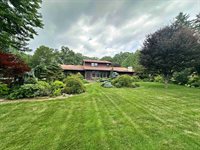 2564 Edgewood Lane, Green Bay, WI 54302