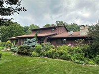 2564 Edgewood Lane, Green Bay, WI 54302