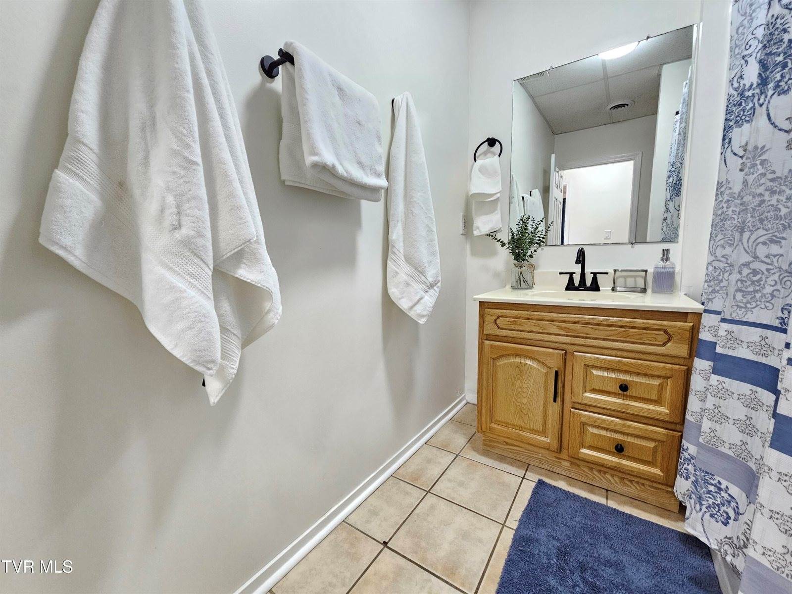 2225 Signal Drive, Johnson City, TN 37604