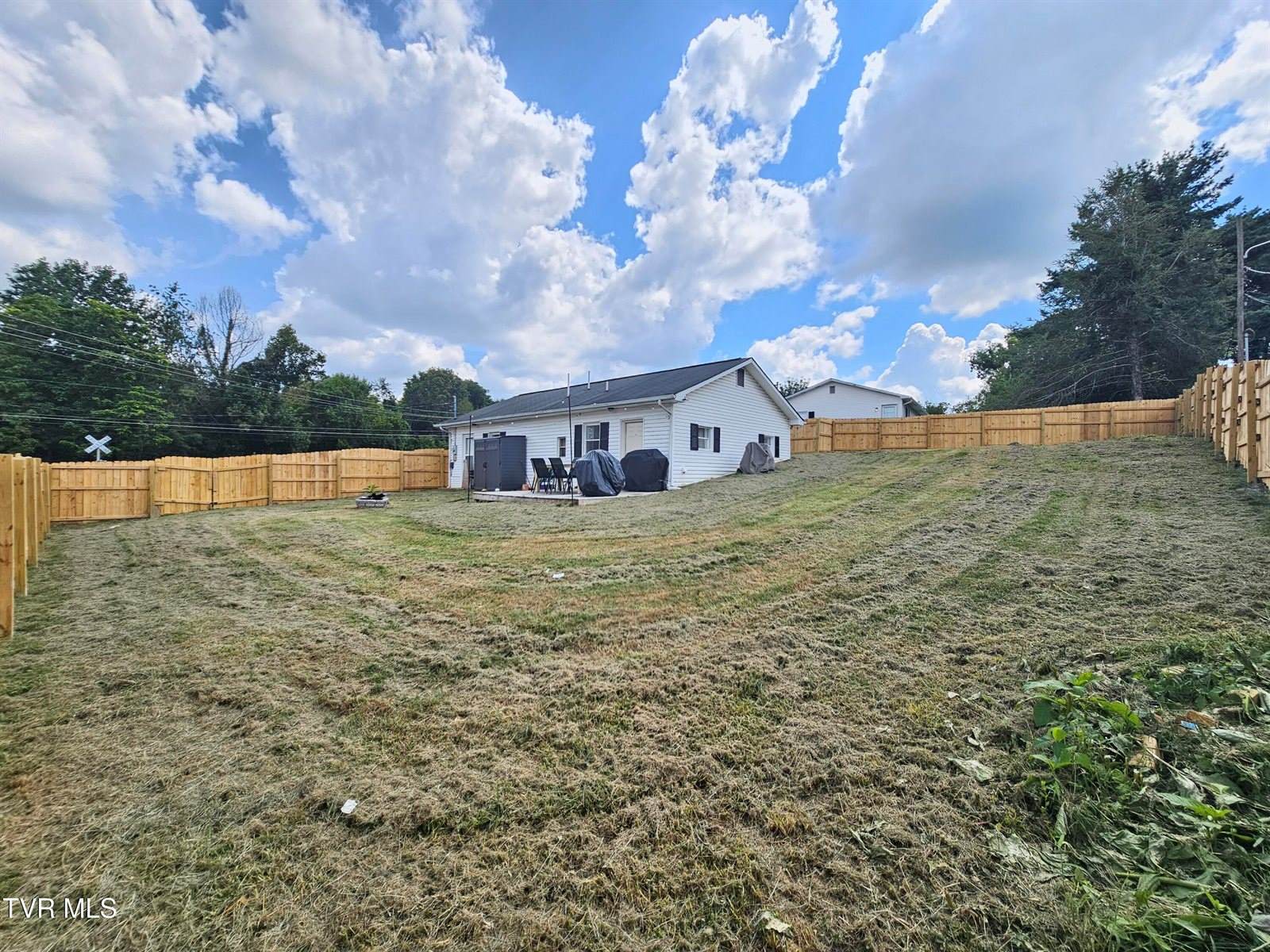 2225 Signal Drive, Johnson City, TN 37604