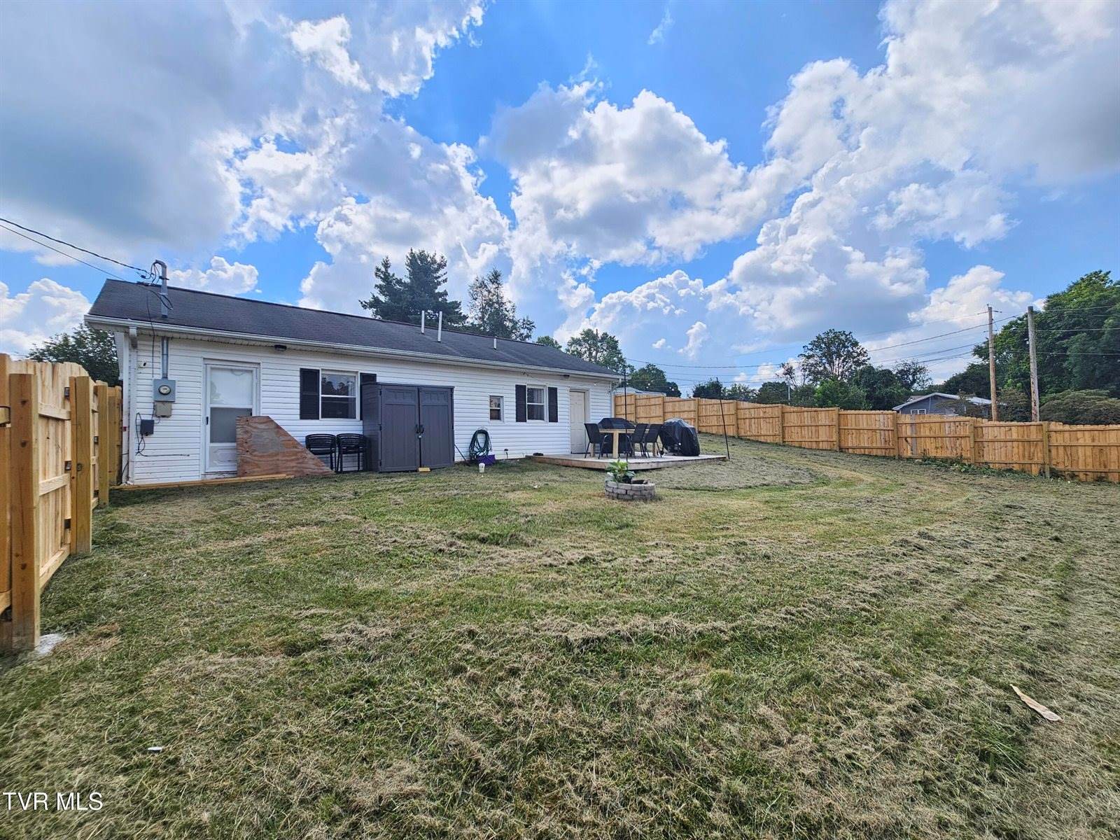 2225 Signal Drive, Johnson City, TN 37604