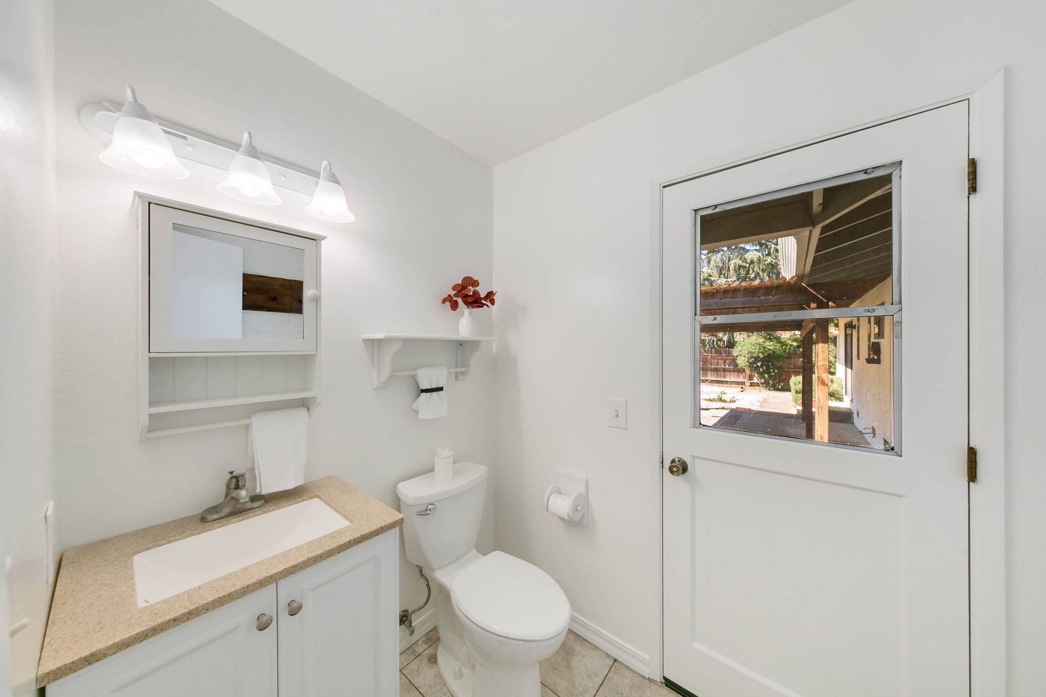 390 S. Almond St, Dixon, CA 95620