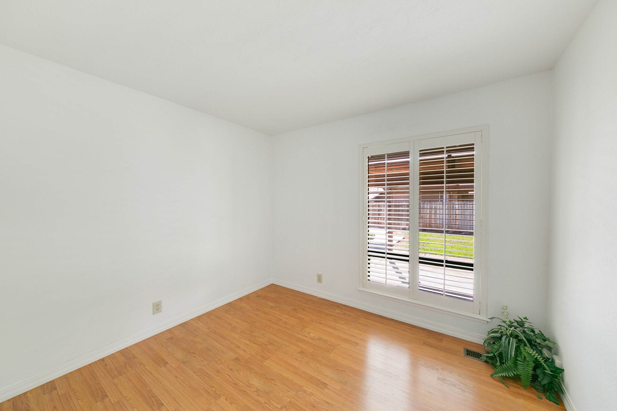 390 S. Almond St, Dixon, CA 95620