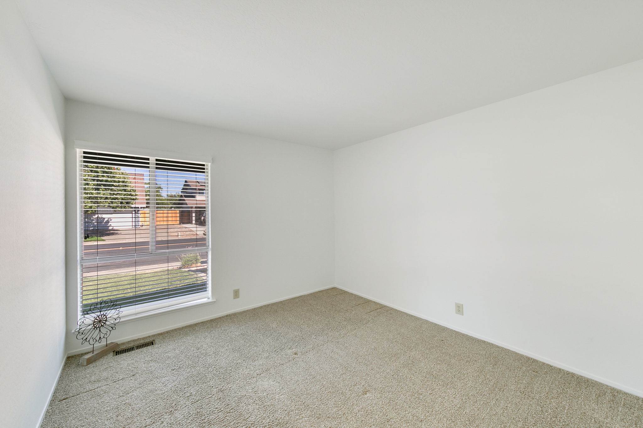 390 S. Almond St, Dixon, CA 95620