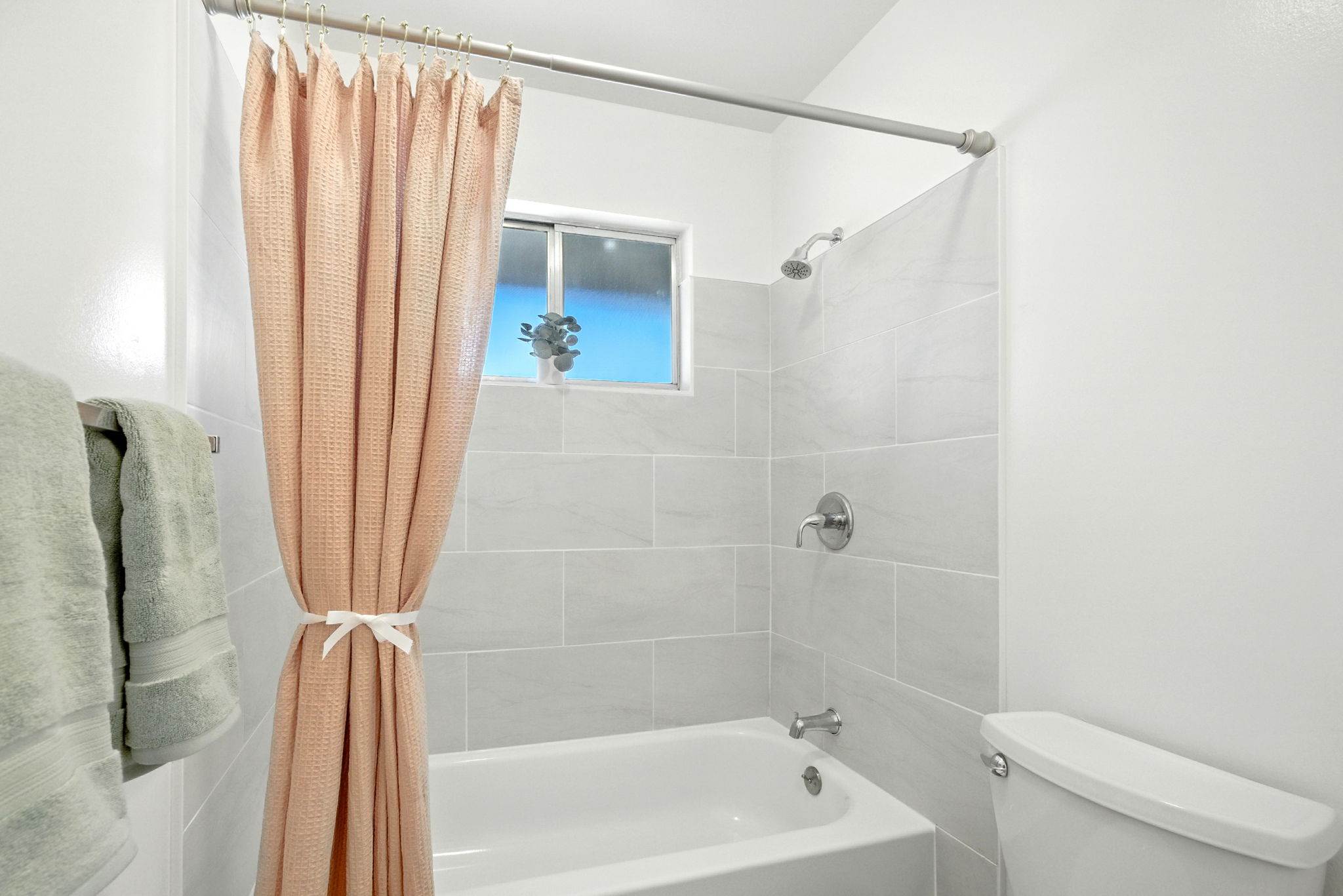 390 S. Almond St, Dixon, CA 95620