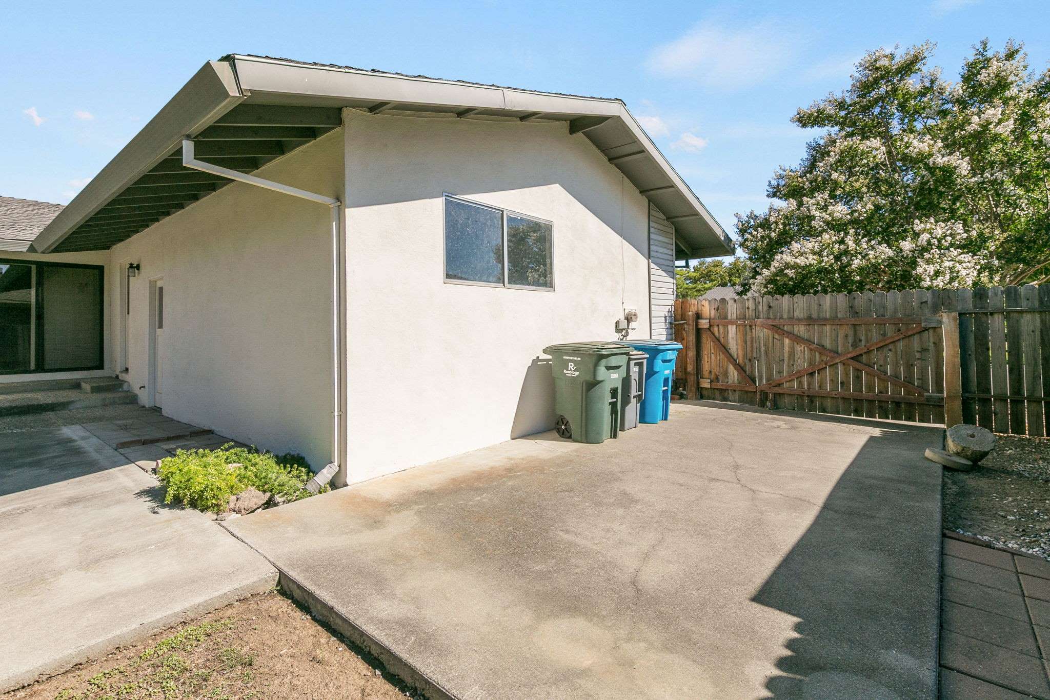 390 S. Almond St, Dixon, CA 95620