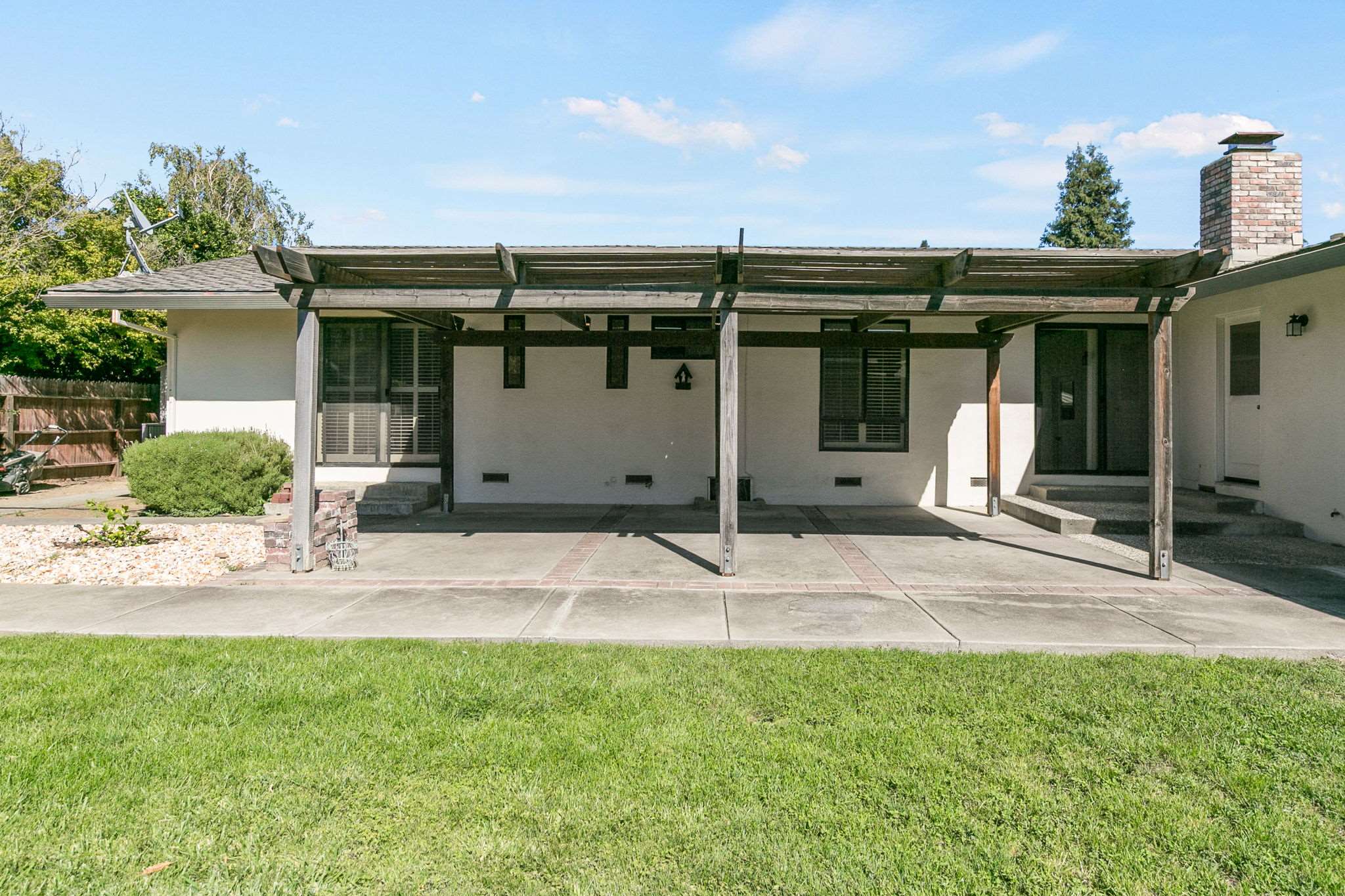 390 S. Almond St, Dixon, CA 95620