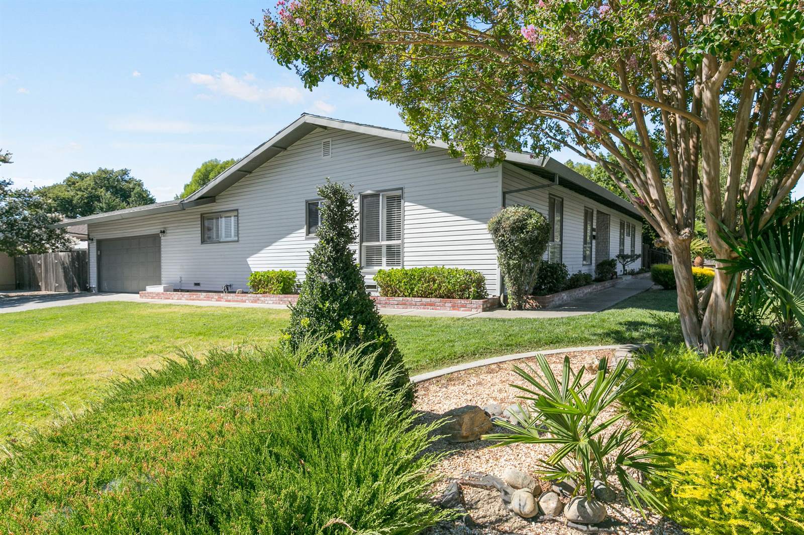 390 S. Almond St, Dixon, CA 95620
