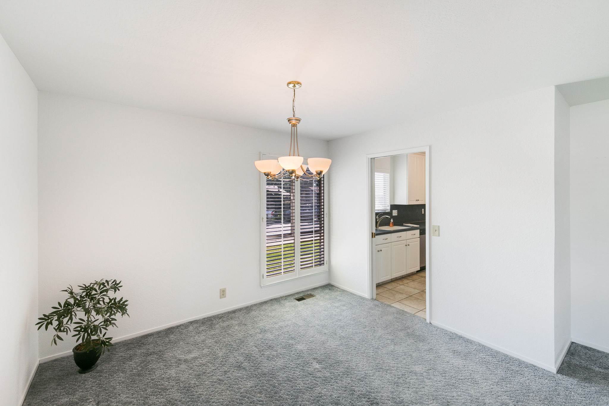 390 S. Almond St, Dixon, CA 95620