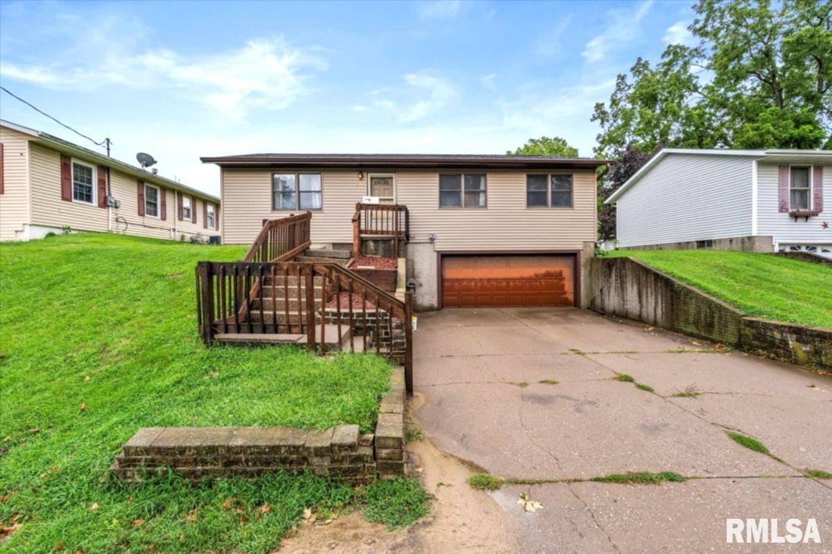 836 Newell Avenue, Muscatine, IA 52761