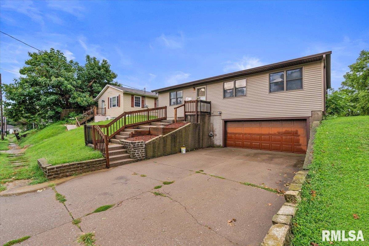 836 Newell Avenue, Muscatine, IA 52761