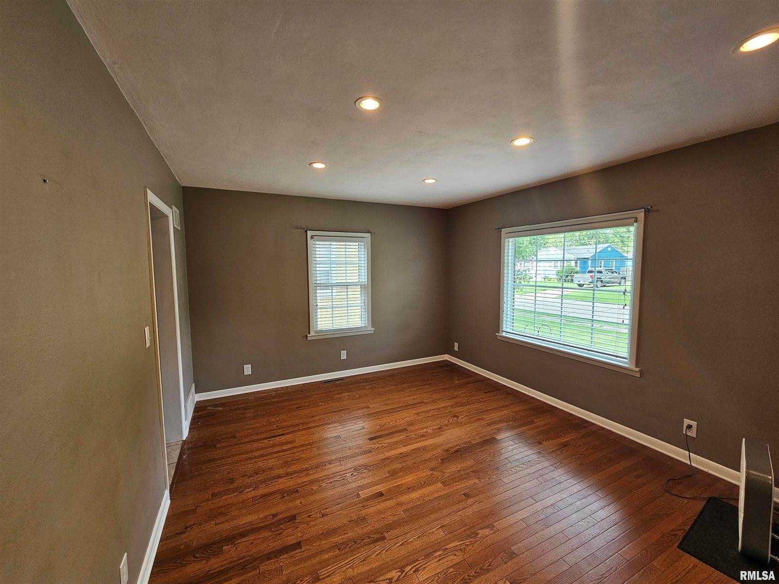 2021 31ST Street, Rock Island, IL 61201