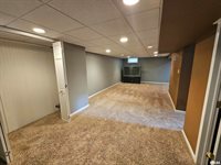 2021 31ST Street, Rock Island, IL 61201