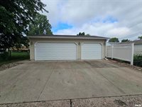2021 31ST Street, Rock Island, IL 61201