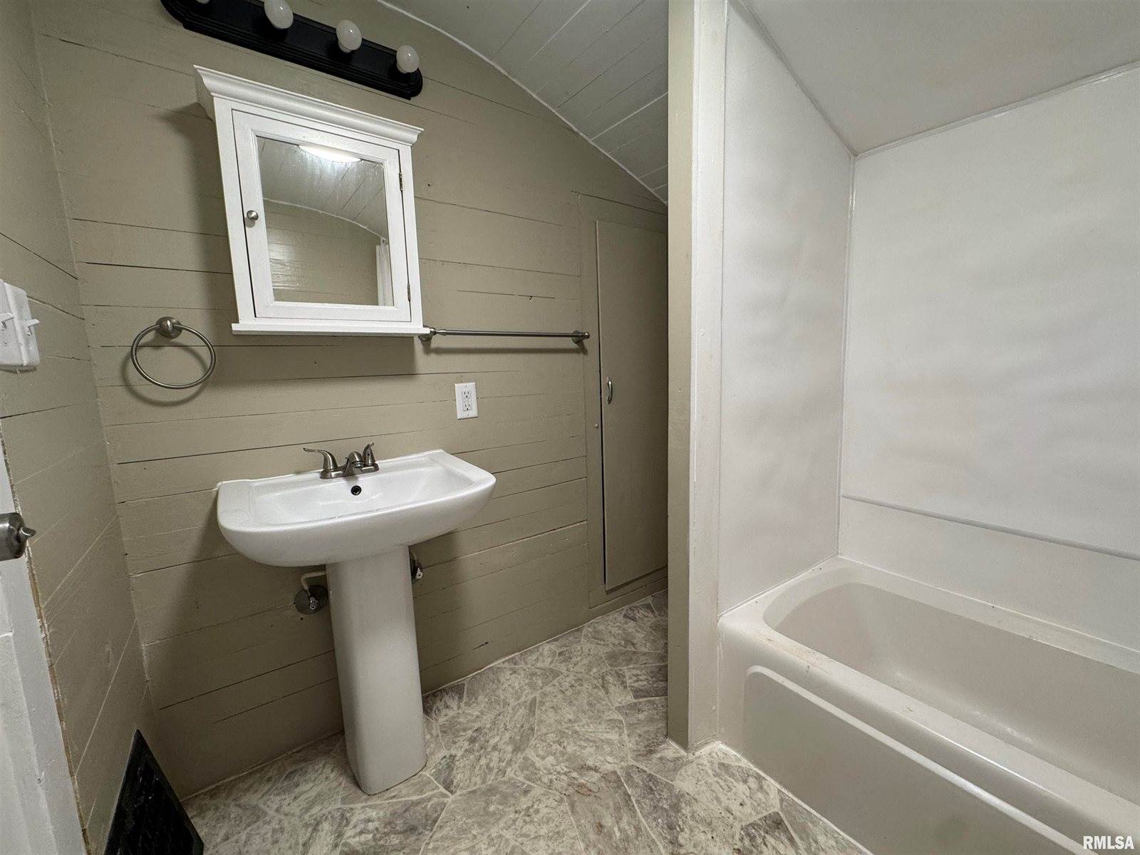 302 Coeburg Street, Rio, IL 61472