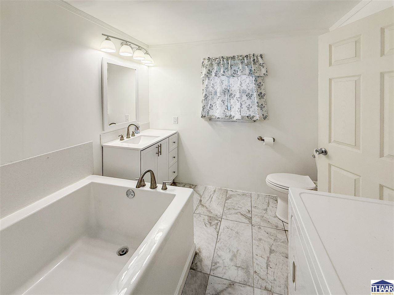 8299 South Lafayette, Lyford, IN 47874