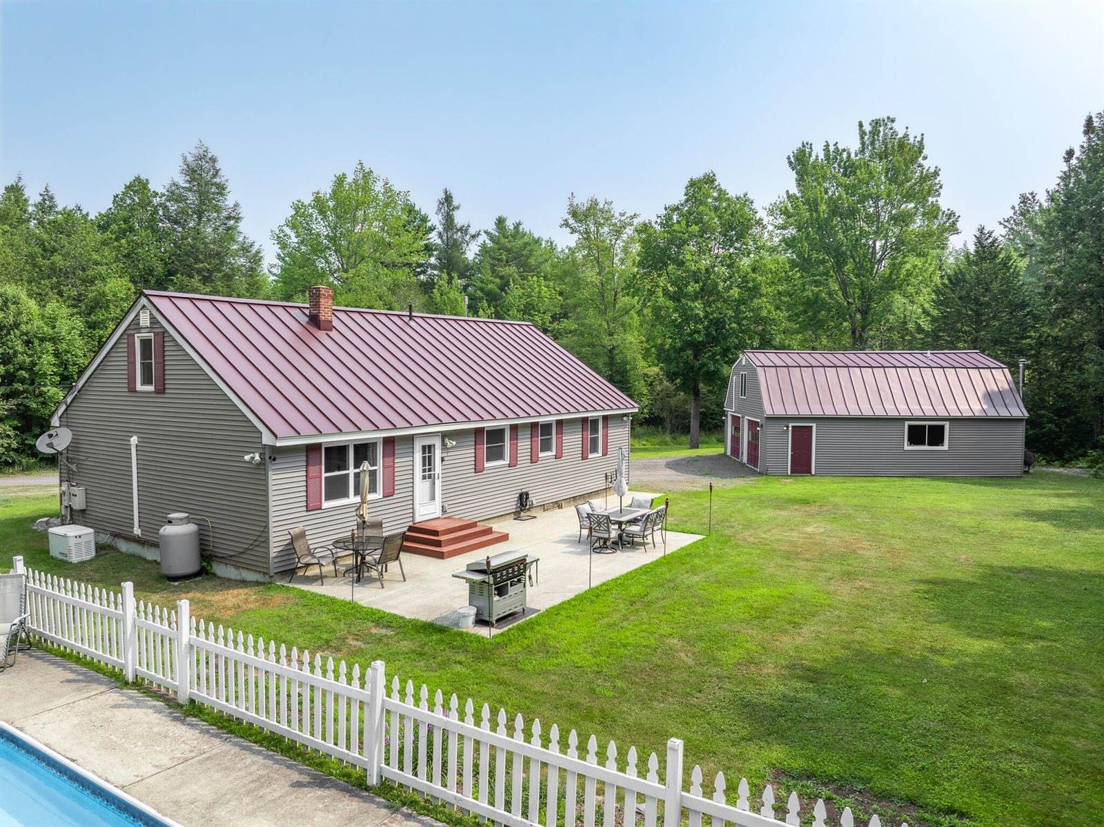 8 Hammond Lane, Searsport, ME 04974