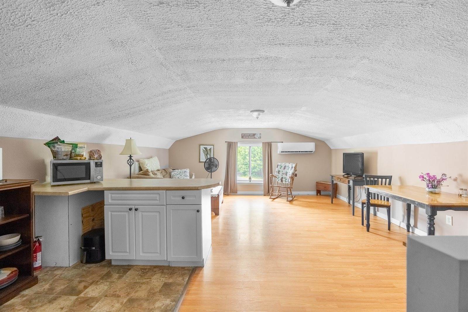 8 Hammond Lane, Searsport, ME 04974