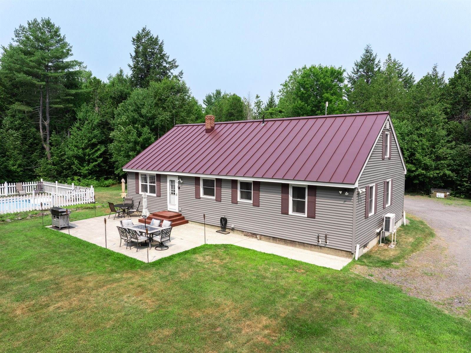 8 Hammond Lane, Searsport, ME 04974