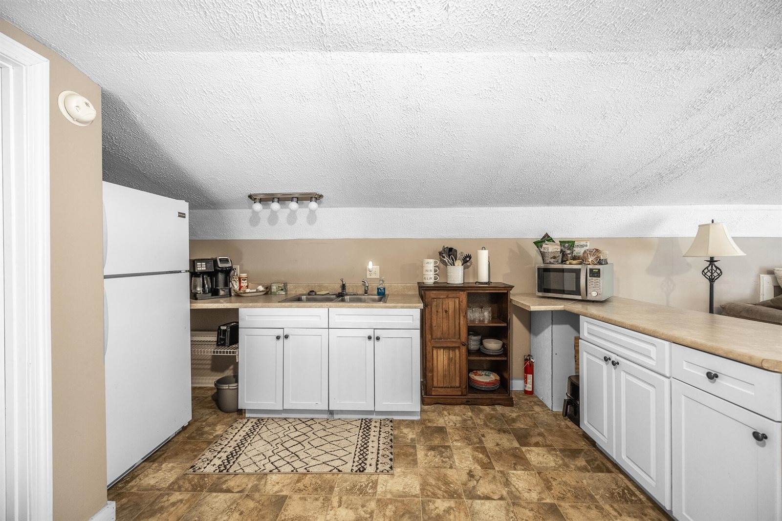 8 Hammond Lane, Searsport, ME 04974