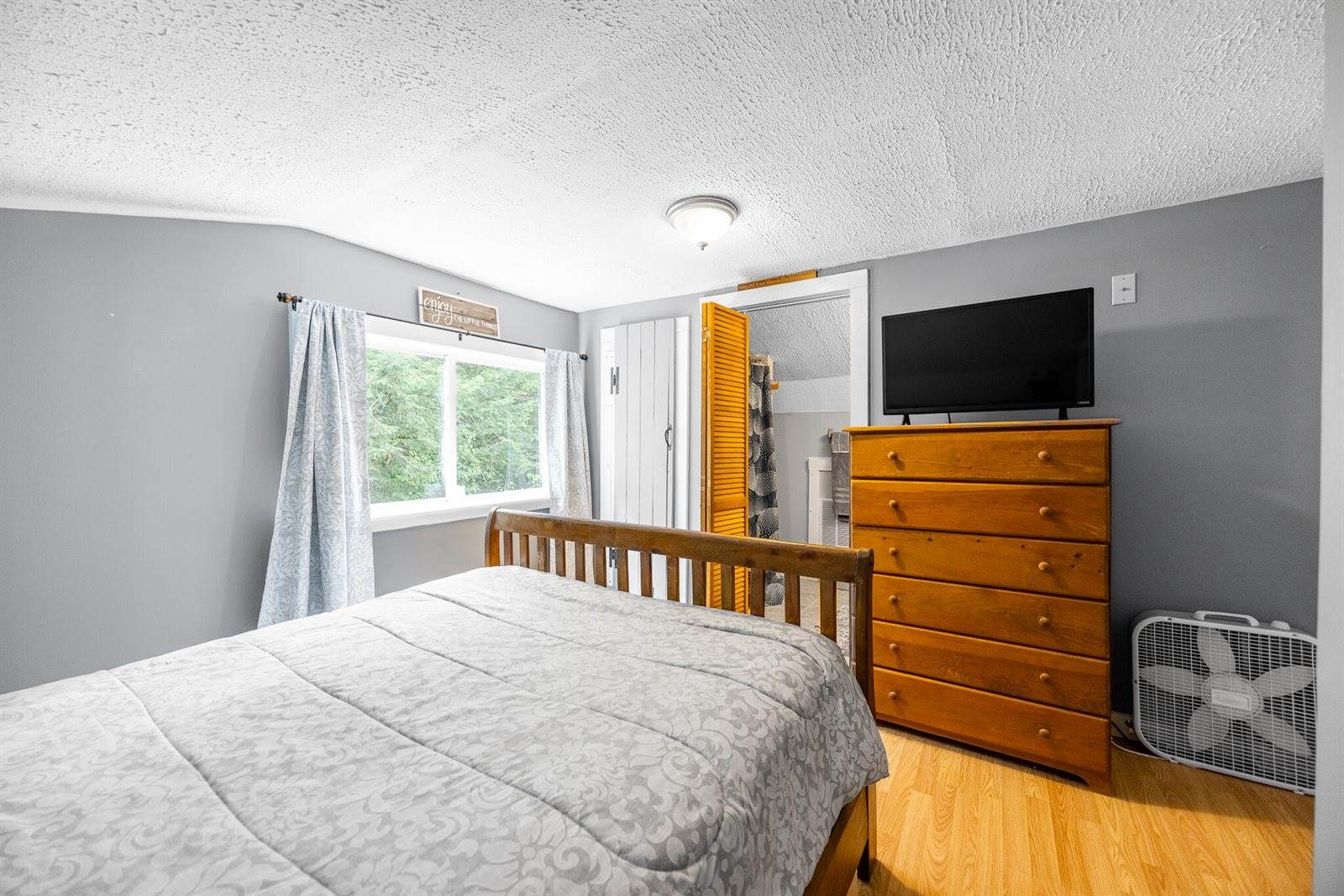 8 Hammond Lane, Searsport, ME 04974