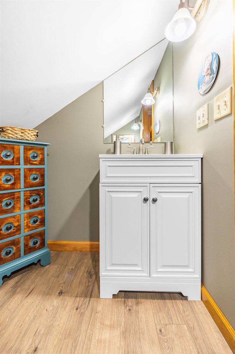 8 Hammond Lane, Searsport, ME 04974